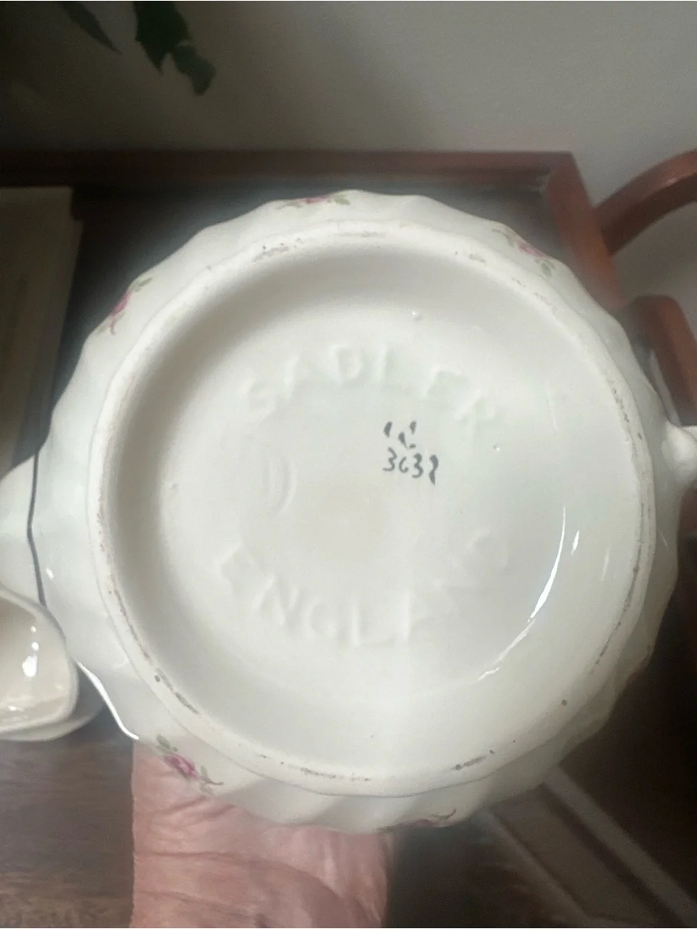 Sadler elegant white